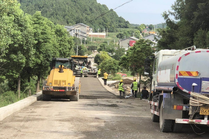 路橋集團搶晴天、戰(zhàn)雨天、斗夜間  全力以赴推進國道347項目建設(shè)